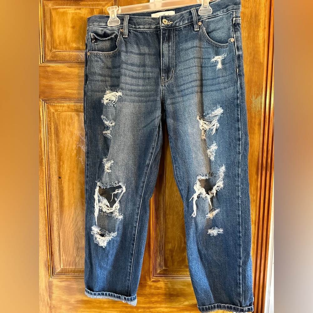 KanCan destroyed Capri / jeans